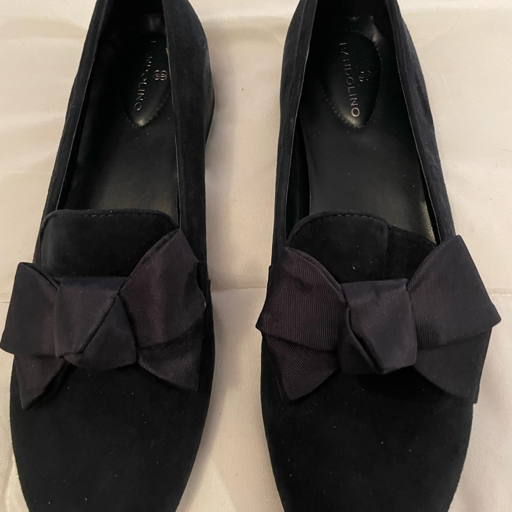 Brand New Bandolino Navy Blue Flats w/Black Bows size 10W